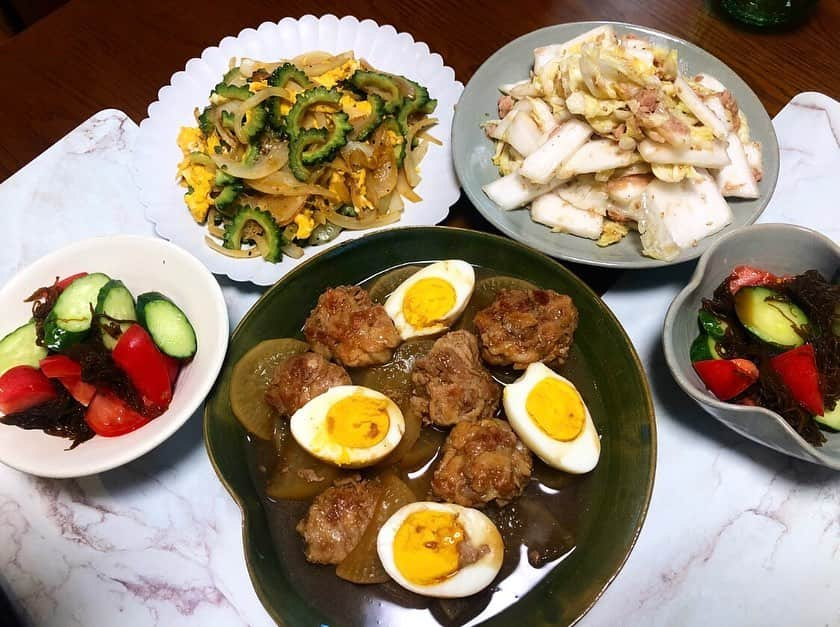 高橋ユウさんのインスタグラム写真 - (高橋ユウInstagram)「今日の晩御飯🍚 🍚・豚大根と卵の煮物 ・ゴーヤーチャンプルー ・白菜とツナのサラダ ・トマトときゅうりのもずく酢  ゴーヤーが余ってるからまたまたチャンプルーにしたけど 文句ひとつ言わず美味しいと食べてくれる @hirotakaurabe 🙏✨ 特に白菜とツナのサラダに伸ばす手が止まらなかった〜😍 #高橋さんちのユウ飯」8月10日 19時20分 - takahashiyu.official