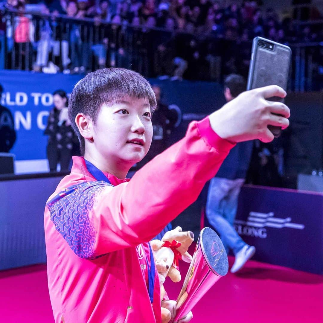 ITTF Worldさんのインスタグラム写真 - (ITTF WorldInstagram)「#SunSelfie! ☀️🤳 How far will Sun Yingsha go in her hugely promising international #tabletennis career❓」8月10日 19時21分 - wtt