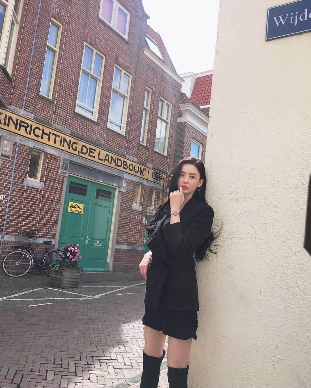 イ・ダヒさんのインスタグラム写真 - (イ・ダヒInstagram)「안뇽🙋‍♀️주말 잘 보내고 있지?😊 @klasse14_korea  #netherlands #amsterdam #네덜란드 #암스테르담」8月10日 19時31分 - dahee0315