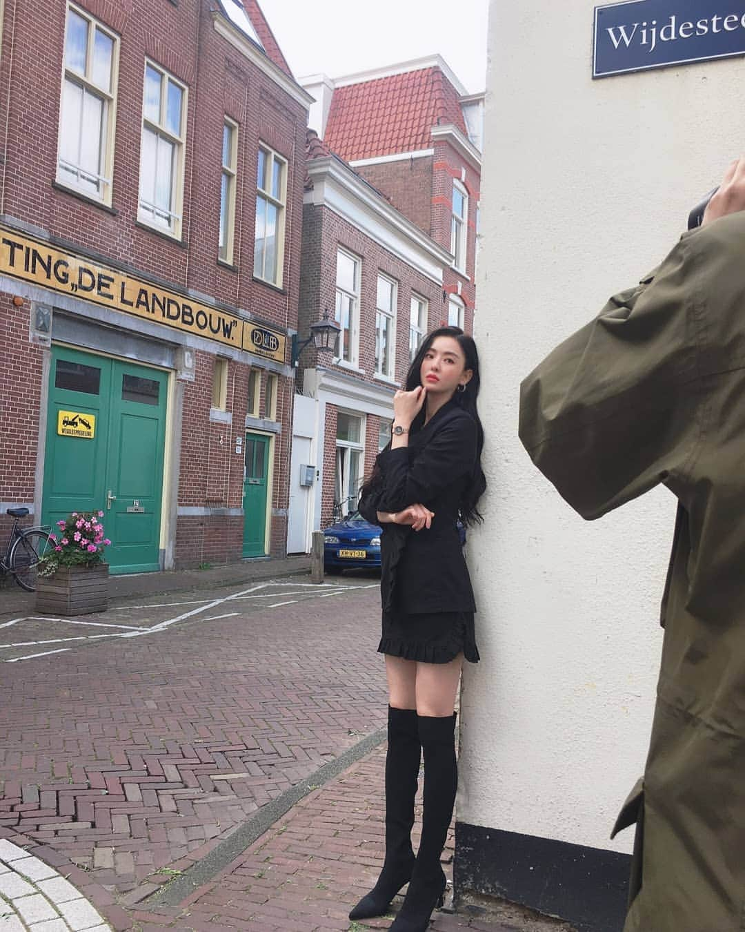 イ・ダヒさんのインスタグラム写真 - (イ・ダヒInstagram)「안뇽🙋‍♀️주말 잘 보내고 있지?😊 @klasse14_korea  #netherlands #amsterdam #네덜란드 #암스테르담」8月10日 19時31分 - dahee0315