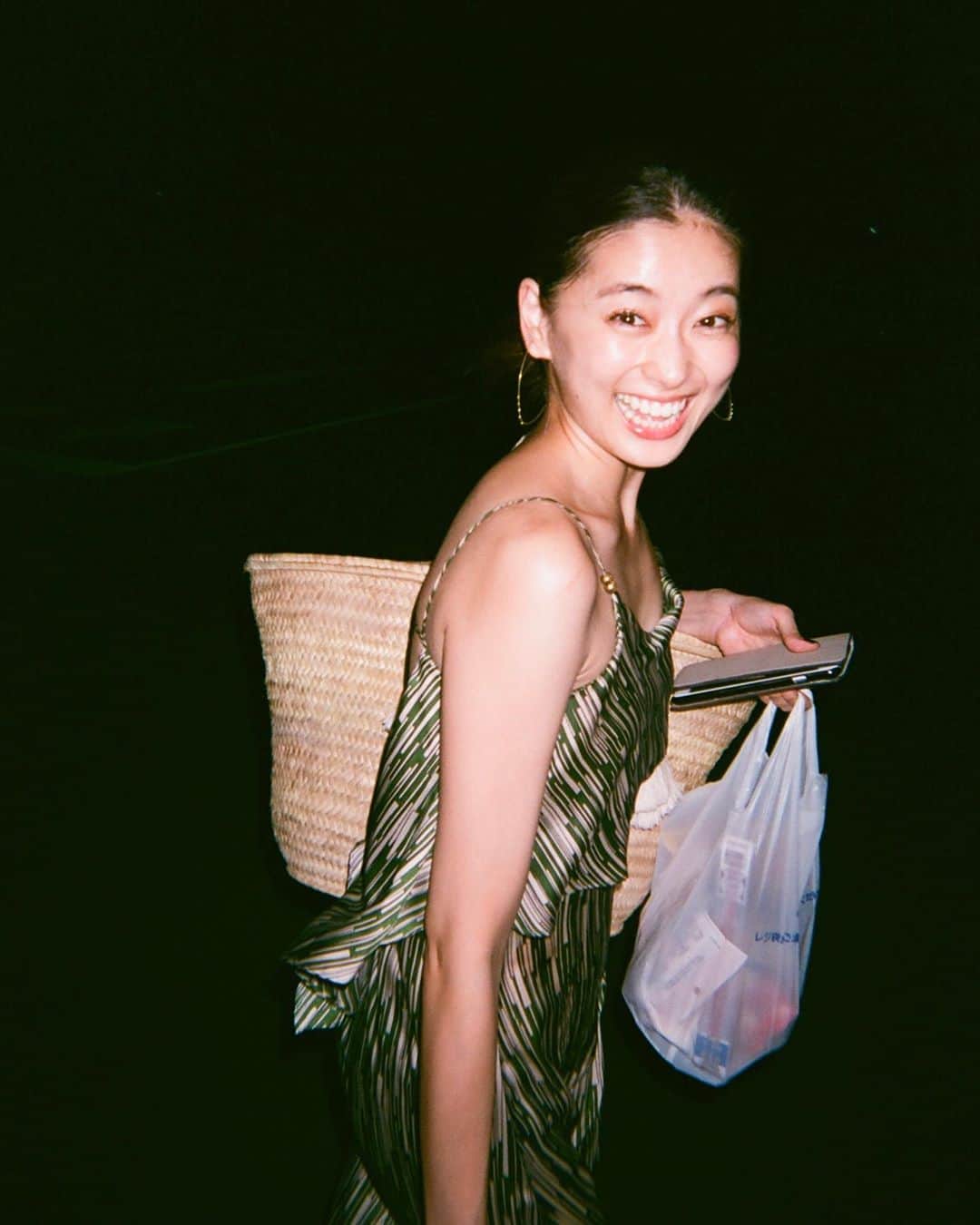 のインスタグラム：「夏の想い出🍉👗🍈 今年の夏旅はどこいかうかな 暑いから夜活がつづく〜🐈♫♫ #summer#memory#trip #chisacoordinate#松永ちさと」