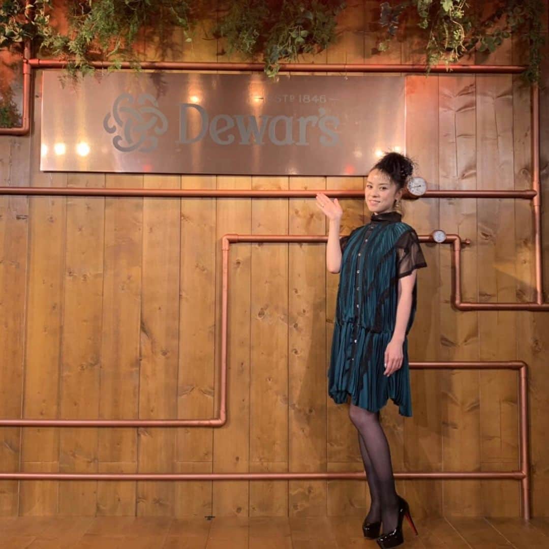 azumiのインスタグラム：「昨日は #Dewars Highball Crossing Festivalのプレス発表会に参加させて頂きました😊美味しいハイボールと森枝シェフのスコッチエッグが最高だった❤️今日から #bird や #Michaelkaneko さんなど素敵なアーティストが連日ライブをされるそうです。銀座のオアシスのような空間でデュワーズと音楽に浸ってみては？✨ #wyolica #ワイヨリカ」