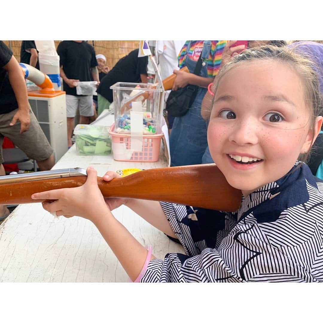 バイリンガル3兄妹のインスタグラム：「盆踊り ザ！日本の夏！って感じでテンション上がった♡ ・ １つ前の投稿に書いたけれど。 お華さんの「だめー！」事件。 ・ 昨日の盆踊り行く前にもちゃんとおはなにお話ししたから、比較的お友達と仲良く遊べたかな♡ ・ やっぱりこまめに教えてあげないと忘れちゃうのか… ・ ちゃんといちいち 「そういう時はなんて言うとよかったんだっけ？」とか「こう言う風に言うとお友達も嬉しいよ」とかちょこちょこ教えてあげると、本人も思い出したように頑張って優しく遊ぼうとしてる。 ・ この調子で少しずつ良くなっていくといいな…きっと先は長いけど…😂」