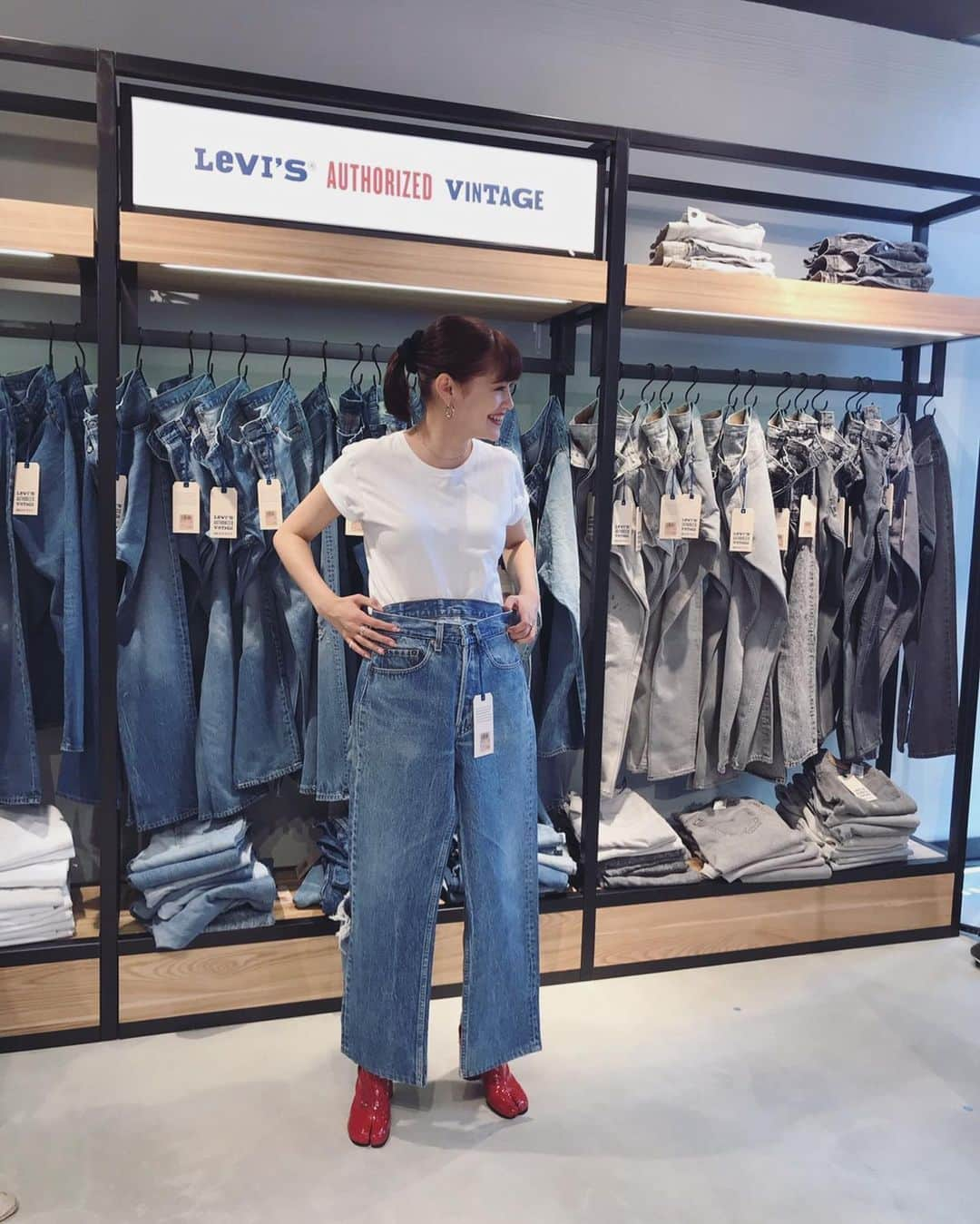 emmaさんのインスタグラム写真 - (emmaInstagram)「@mcguffin_official の撮影で @levis_japan へ 👖❤️ 公開お楽しみに🌹」8月10日 19時36分 - okss2121