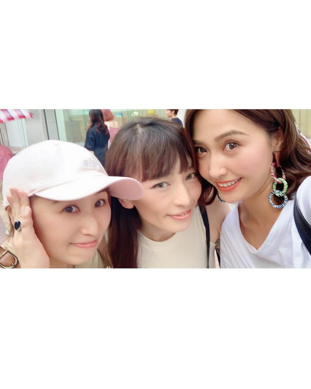 水野佑香さんのインスタグラム写真 - (水野佑香Instagram)「遠藤裕美ちゃん&こんちゃんとランチ🍴💕﻿ ﻿ 数年ぶりに裕美ちゃんに会ったけど﻿ 全然変わらんなぁ〜☺️﻿ ﻿ ﻿ でもママトークすると﻿ ちゃんとママしてるんだなって﻿ 感心しちゃう場面がいっぱいだったな✨✨﻿ ﻿ ﻿ 令和になろうが、時間が経とうが、﻿ 話し出したら止まらないこの感じ💕﻿ ﻿ やっぱりeggの絆ってアツい💕﻿ ﻿ ﻿ #egg #水野祐香 #youtuber #model #director #editer #ワーキングママ #ママ  #アラフォー  #アラフォーモデル #39歳 #加齢に負けず華麗に生きる ﻿ ﻿」8月10日 19時50分 - mizuno_yuka