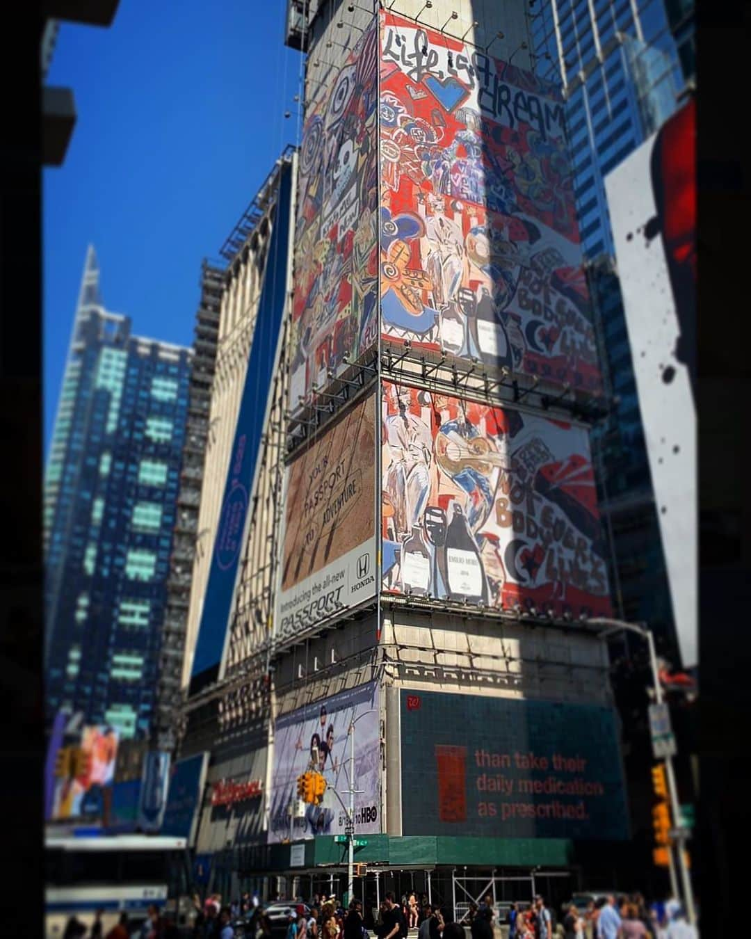 フェルナンド・アロンソさんのインスタグラム写真 - (フェルナンド・アロンソInstagram)「So proud of my friend @domingozapata currently working on a 30.000 sq feet mural at Times Square. Largest mural ever made in NYC. #art #artist #zapataRules #BravoAmigo」8月10日 19時56分 - fernandoalo_oficial