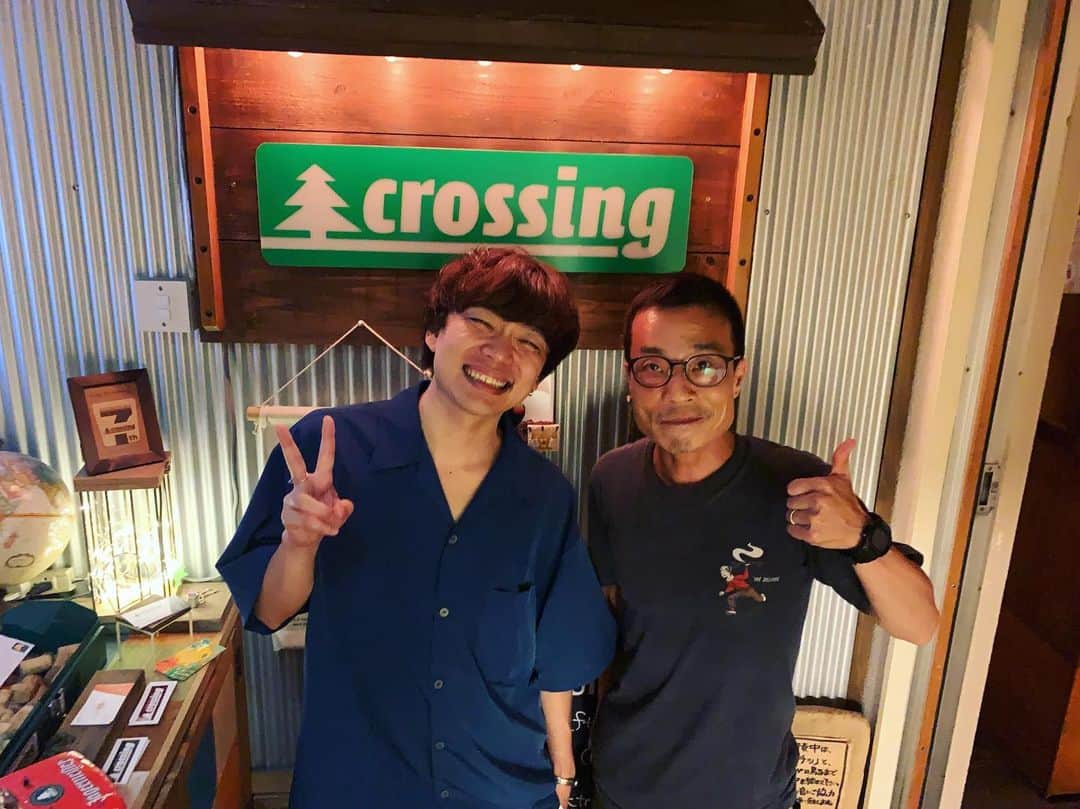 のインスタグラム：「. 昨日今日と弾き語り楽しくさせてもらいましたー！ いっそんさん最高！WALKを俺のために歌ってくれたのやばかったなー泣いた。 とても感謝。 下のURLは今日の映像。 弾き語りでしかやってない曲は歌詞がちょいちょい変わります（笑) [セットリスト] 1.はじまりのうた 2.未来へのスパイラル 3.グラス 4.NYX 5.餞の詩  https://m.youtube.com/watch?v=mVvmvf9OXOE&list=PLX2lXHibvS69YSn3XsHaypzJ3WPctH0cJ&index=12&t=0s  明日はロッキン！ 是非観に来てねー！ その次の次の日はシェルターで弾き語り！ こちらも是非！ 【モルタルレコードPRESENTS～ソングイズライフ番外編～TANNYと行く熊谷→下北ツアー『下北沢シェルター』編】 2019年8月13日（火曜） @下北沢シェルター 開場/開演  18:30/19:00 チケット料金 3000円＋1ドリンク別 [出演] ◆#tanny （ex #good4nothing ） ◆#金廣真悟 （#グッドモーニングアメリカ ） ◆#ryo （#secret7line ) ・チケット販売 イープラス https://eplus.jp/sf/detail/3009320001-P0030001P021001?P1=0175  #グッドモーニングアメリカ #クロサワ楽器 #martin」