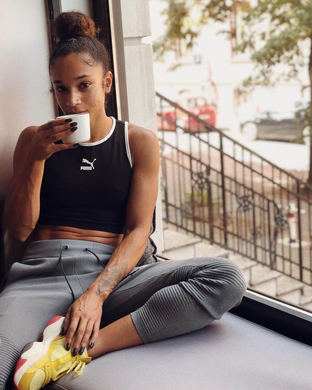 ジョディ・ウィリアムズのインスタグラム：「down day ☕️」