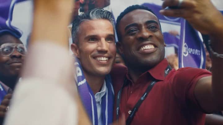 ロビン・ファン・ペルシのインスタグラム：「I think my face says it all! 😮🤣 What a welcome from the @btsport team!」