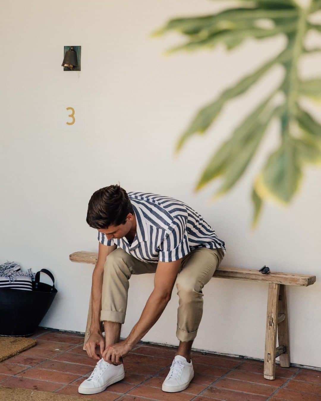 MR PORTERのインスタグラム：「Back to basics with Mr @brockdehaven. ⁠ -⁠ 📷@adrianmartinn #MRPORTER」