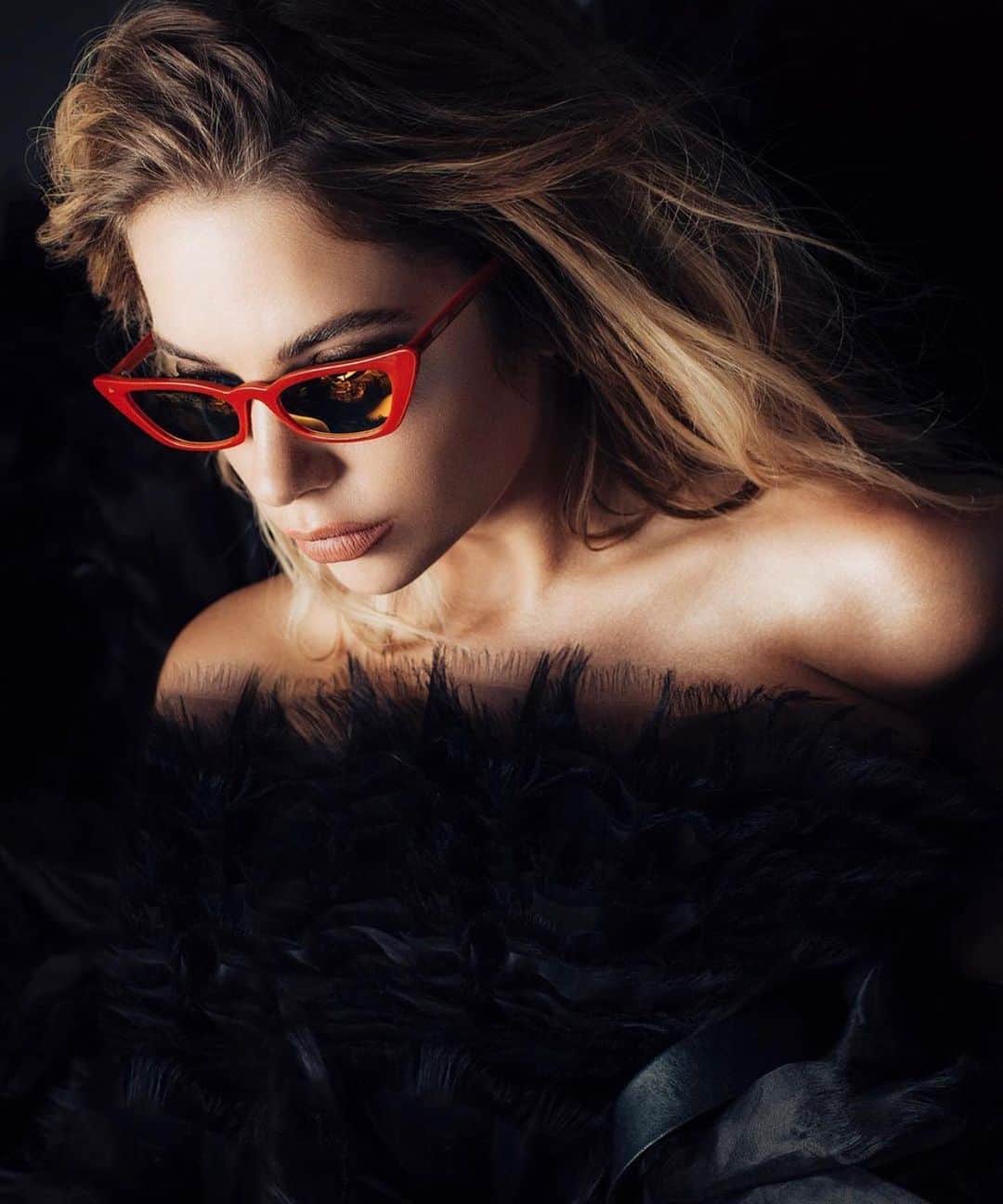 アシュレイ・ベンソンのインスタグラム：「@priverevaux #PriveXBenzo link in bio」
