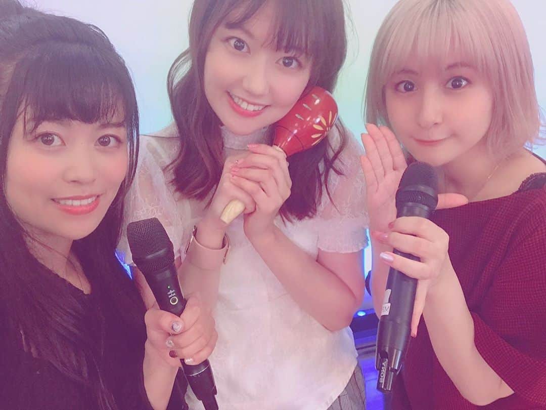 吉田有里のインスタグラム：「#トモカラ ご視聴下さった皆様、ありがとうございました！！ 三澤さん、あいあいさんとご一緒できて 嬉しかったです🙌💖 ちょっとドキドキしてたけど、この3人で嬉しかったなぁ…三澤さんありがとう。 カラオケ、サイコー！！✌️(大声) #トモカラ #三澤紗千香 さん #相羽あいな さん #吉田有里」