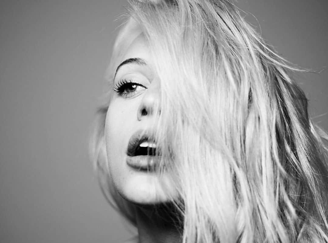 Nora O´Neilのインスタグラム：「@thetylershields」
