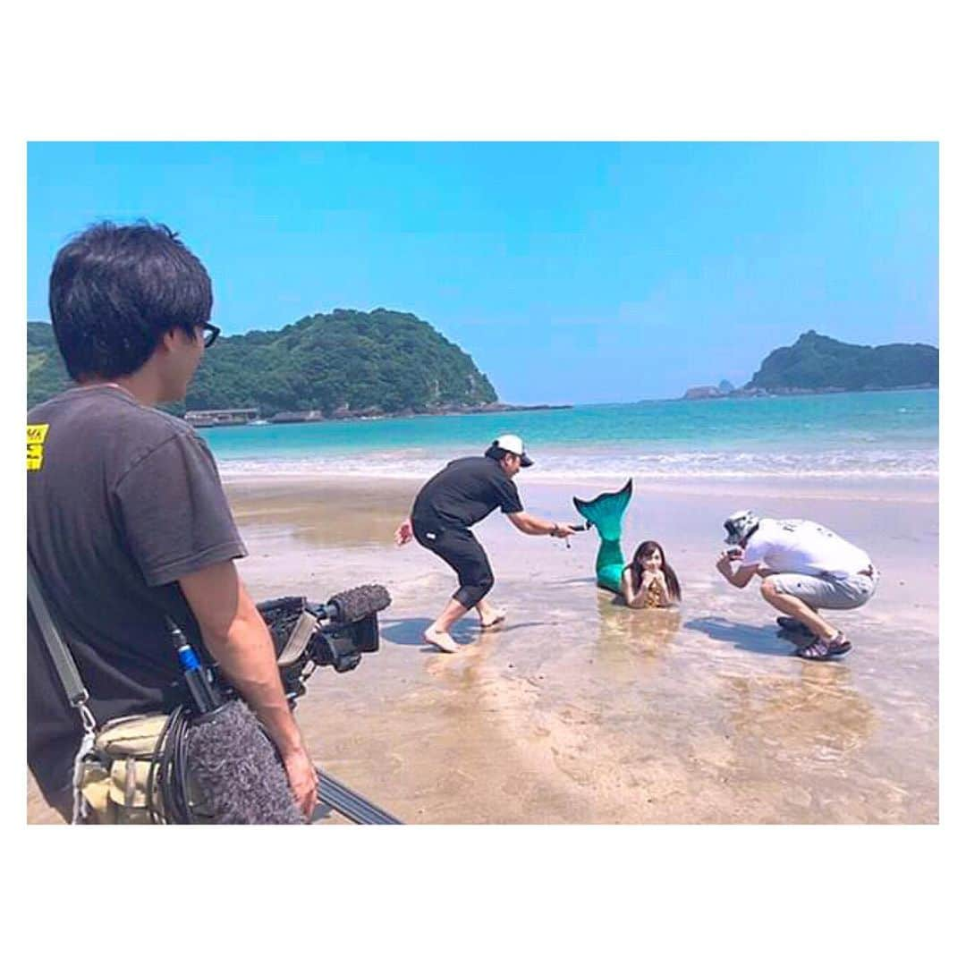 酒井瞳さんのインスタグラム写真 - (酒井瞳Instagram)「#マーメイド の撮影の時のロケーションが最高すぎて素敵な写真をたくさん撮ってもらったよ！！ みんなが一生懸命撮ってくれてる写真がめちゃくちゃシュールww  #人魚 #アリエル #宮崎 #UMK #インスタ映え #ロケーション #最高 #よかばん #延岡 #マーメイドコスチューム #可愛い #インスタ映え」8月6日 23時21分 - s.sakaihitomi