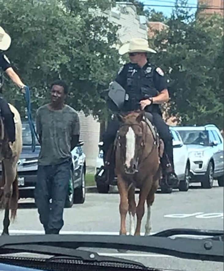 NBC Newsさんのインスタグラム写真 - (NBC NewsInstagram)「A Texas police department altered a policy after pictures surfaced showing white officers on horses leading a handcuffed black man on a rope. Click the link in our bio to read more. . 📷 Adrienne Bell via Twitter」8月6日 23時33分 - nbcnews