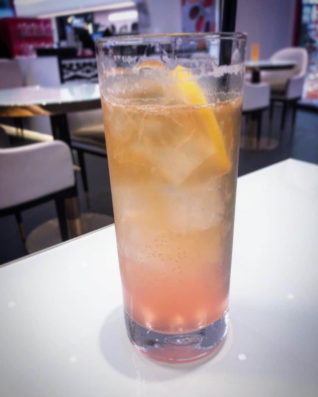 チョン・ユネ さんのインスタグラム写真 - (チョン・ユネ Instagram)「#rose #lemonade #로즈레몬에이드 🌹🍹」8月6日 23時35分 - yoonhye.chung
