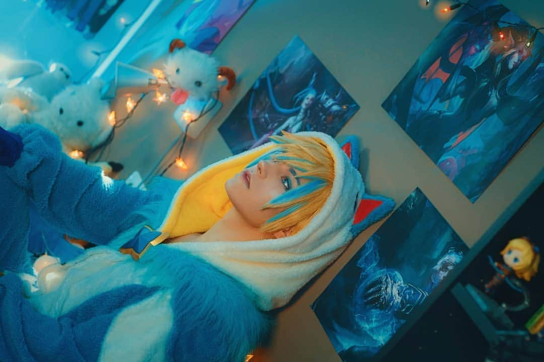 Geheさんのインスタグラム写真 - (GeheInstagram)「♫"Burning Bright! Nah-nah-nah-nah nah-nah-nah-something."♫ #LeagueOfLegends #Cosplay #Ezreal #LeagueOfLegendsCosplay #EzrealCosplay #PajamaGuardianEzreal #Geheichou」8月6日 23時39分 - geheichou