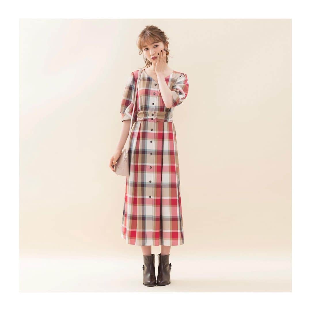 のインスタグラム：「・ ・ AUGUST LOOK ・ ・ ✴︎one-piece ¥18,000+tax ✴︎bag ¥8,900+tax ✴︎shoes ¥13,000+tax ・ ・ ・ #WILLSELECTION #ウィルセレクション  #上西星来 @seira_jonishi_tpd #リボンの日 #リボンの日2019」