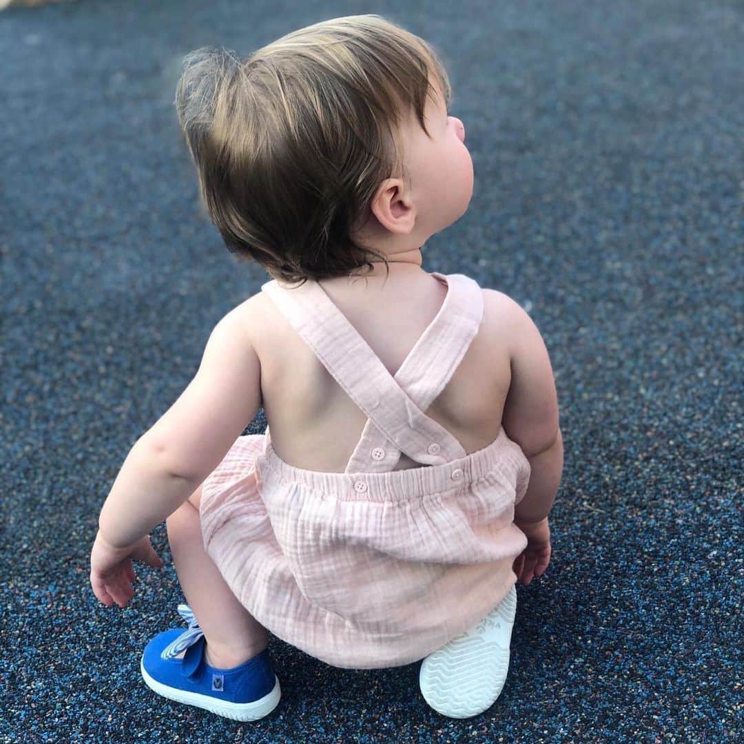 ハリー・ケインのインスタグラム：「Happy 1st Birthday Vivi 🎂💖 Love you 🥰😍💝」