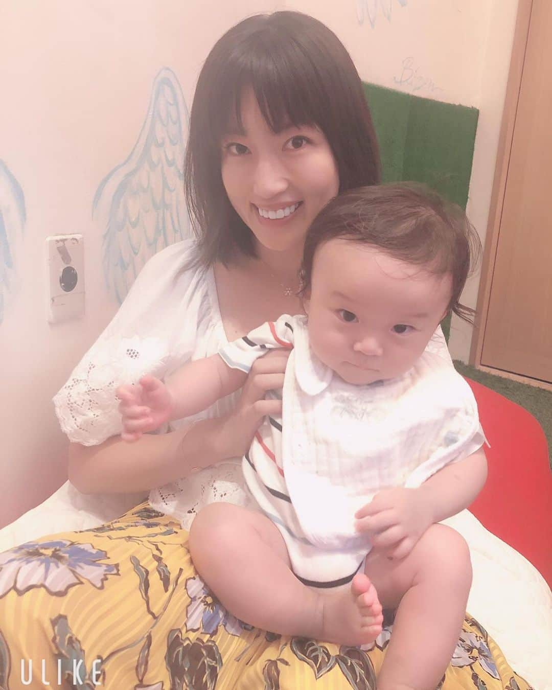 庄司ゆうこさんのインスタグラム写真 - (庄司ゆうこInstagram)「今日は育児学級に行ってきました^_^ 同じ月齢の赤ちゃんたくさんで可愛かったなぁー😍離乳食の作り方を勉強したんだけど難しそー😂 そしてお昼はpsy11期生卒業のさやかちゃんと子連れランチ💕 さやかちゃんの息子さんは9カ月✨ めちゃくちゃ可愛かったなぁー😍 ももちゃんにステキなベビー服をプレゼントしてくれました🤗 #育児学級#生後3カ月#ももちゃんです🤗#子連れランチ#女の子ママ#男の子ママ#生後9カ月#恵比寿#肉バルサルー#ベビー服#可愛い#ありがとう#最近#よだれがすごい」8月6日 23時48分 - yuko.shoji