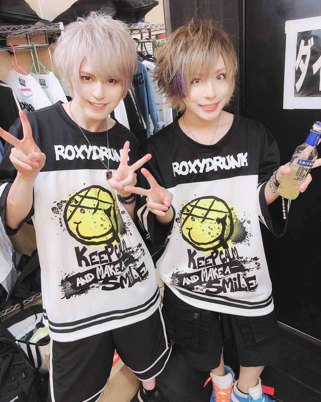 のインスタグラム：「短パン男子！！！acmeのちさくんと！ ちさくん写真ありがとう✨  #玲夏バースデー #acmechisa  #acme #chisa  #yusuke #HERO #短パン男子  #夏は短パン  #ハーフパンツ #ビジュアル系 #visualkei」