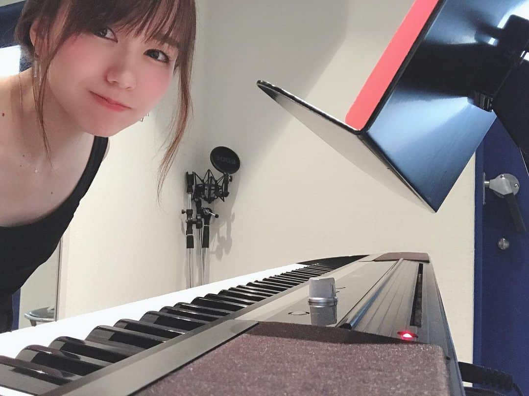 立石純子さんのインスタグラム写真 - (立石純子Instagram)「Let‘s sing･:* #singer #singersongwriter #voice #piano #love #live #sing #music #立石純子#音楽#日本#ピアノ#弾き語り#シンガーソングライター#自然 #타테이시준코#음악#일본#피아노#악기를켜면서노래함#싱어송라이터#하타노 #instalike #instagood #instadaily #like4lik」8月6日 23時56分 - junkokokotateishi