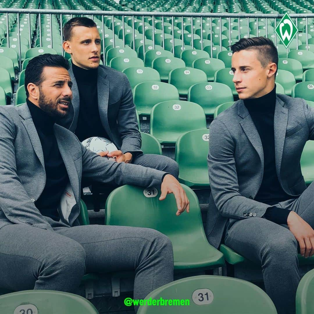 ヴェルダー・ブレーメンさんのインスタグラム写真 - (ヴェルダー・ブレーメンInstagram)「„Ey Piza, riechts hier nach Popcorn?“ ⏩😏 _______ #werder #bremen #svw #Pizarro #Friedl #Eggestein #suitup #Trainingsanzug #rollkragenbleibtnocheinesaison」8月6日 23時56分 - werderbremen