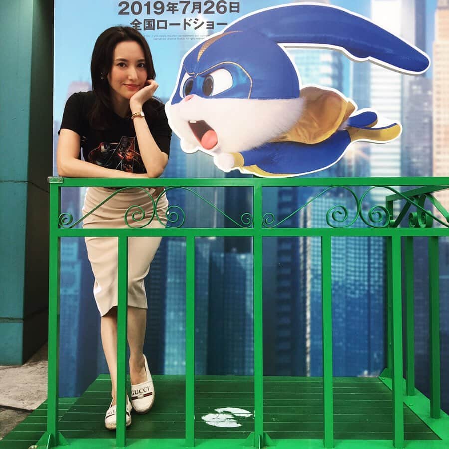 松本リコのインスタグラム：「・ ・ ・ ・ 一週間だけ大阪に帰ってました♡ ユニバにも久しぶりに行けたし わがまま放題したし、また明日から いつもの生活に戻ります(∩´∀`∩) さらば大阪っ♡ 大好きやで〜！！！ ・ ・ ・ #japanesegirl #japangirl  #japanesemodel #japanmodel #yahoo #お洒落 #インスタグラマー  #インフルエンサー #撮影 #ハーフ顔 #ハーフモデル #fashion #通販モデル #ファッション #楽天 #通販 #ペット2 #ユニバ #キャプテンスノーボール」