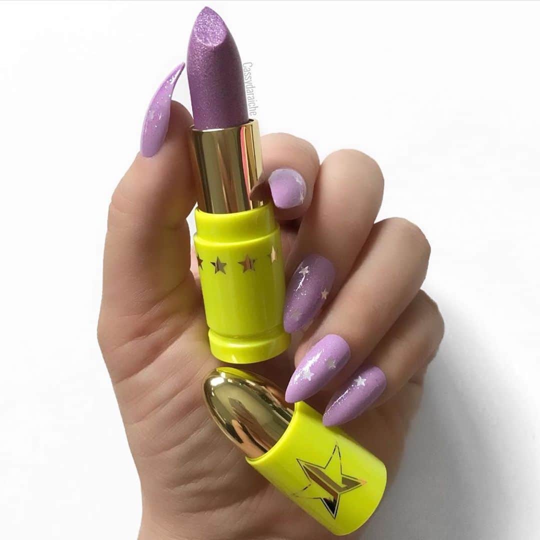 Jeffree Star Cosmeticsさんのインスタグラム写真 - (Jeffree Star CosmeticsInstagram)「#YUMMY🍭😋💜 You can wear our  #LIPAMMOS alone or add it on top of your favorite #velourliquidlipstick for some extra shine ✨ Photo by : @cassydaraiche 💋 #jeffreestarcosmetics」8月7日 0時00分 - jeffreestarcosmetics