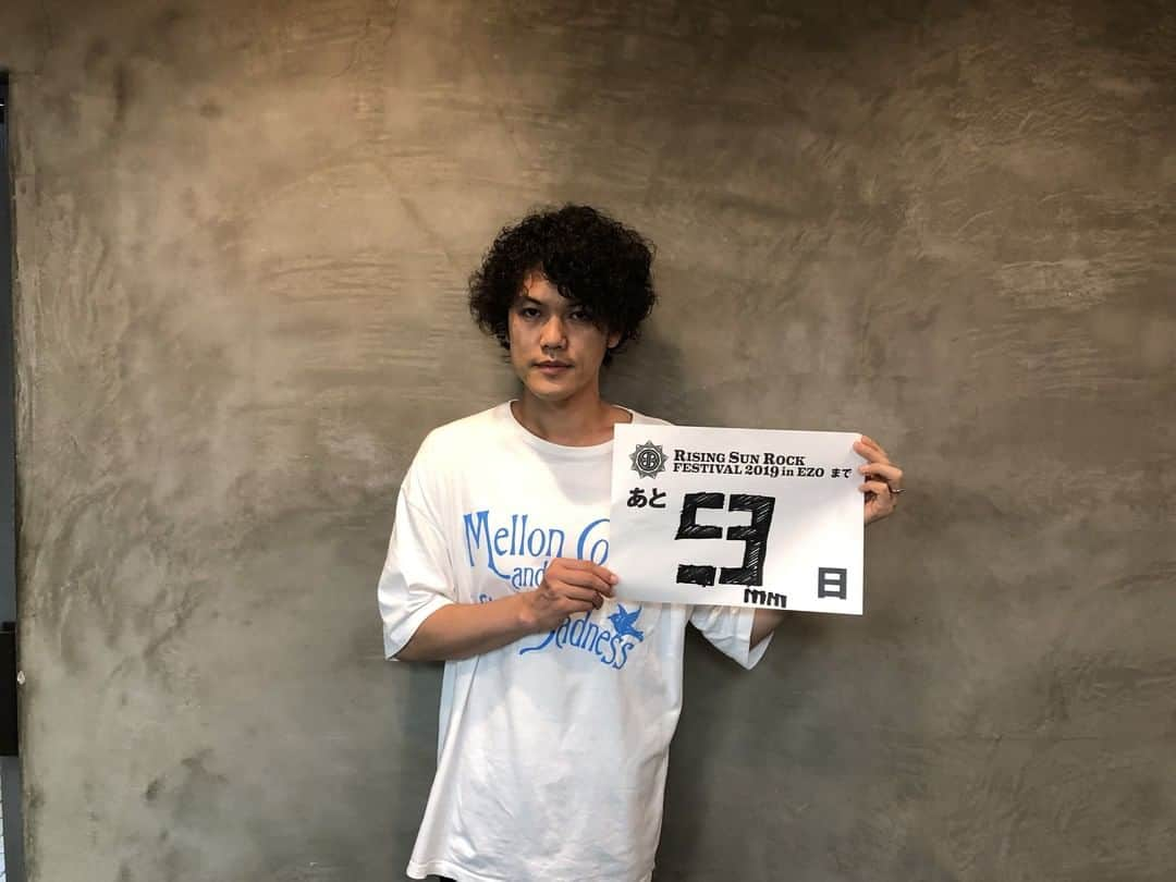 RISING SUN ROCK FESTIVALさんのインスタグラム写真 - (RISING SUN ROCK FESTIVALInstagram)「by 9mm Parabellum Bullet バンド結成15周年の今年は15th Anniversary ~RISING SUN SONGS~ と題して、豪華なゲストを招いてセッションを行います。 キャンパーの皆さんは僕らのステージでRSRの一日目を締めてもらえたらと思っています。 ステージで会いましょう！  ー・ー・ー・ー・ー・ー・ー・ アーティストプロフィール: https://rsr.wess.co.jp/2019/artists/lineup/profile/12 オフィシャルサイト: http://9mm.jp/ リリース情報： 8thアルバム「DEEP BLUE」2019.9.9発売！！ ー・ー・ー・ー・ー・ー・ー・ #9mmParabellumBullet #RSR19」8月7日 0時01分 - rsrfes