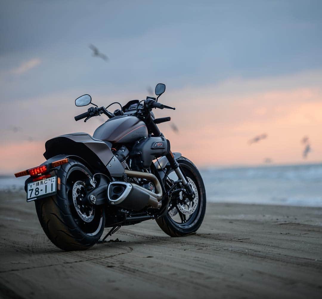 Harley-Davidson Japanさんのインスタグラム写真 - (Harley-Davidson JapanInstagram)「海風が、火照った身体を冷ましていく。#ハーレー #harley #ハーレーダビッドソン #harleydavidson #バイク #bike #オートバイ #motorcycle #fxdr114 #fxdrs #ソフテイル #softail #ミルウォーキーエイト #milwaukeeeight #パフォーマンス #performance #新製品 #newmodel #海 #sea #ocean #情景 #scene #石川 #ishikawa #2019 #自由 #freedom」8月7日 0時02分 - harleydavidsonjapan
