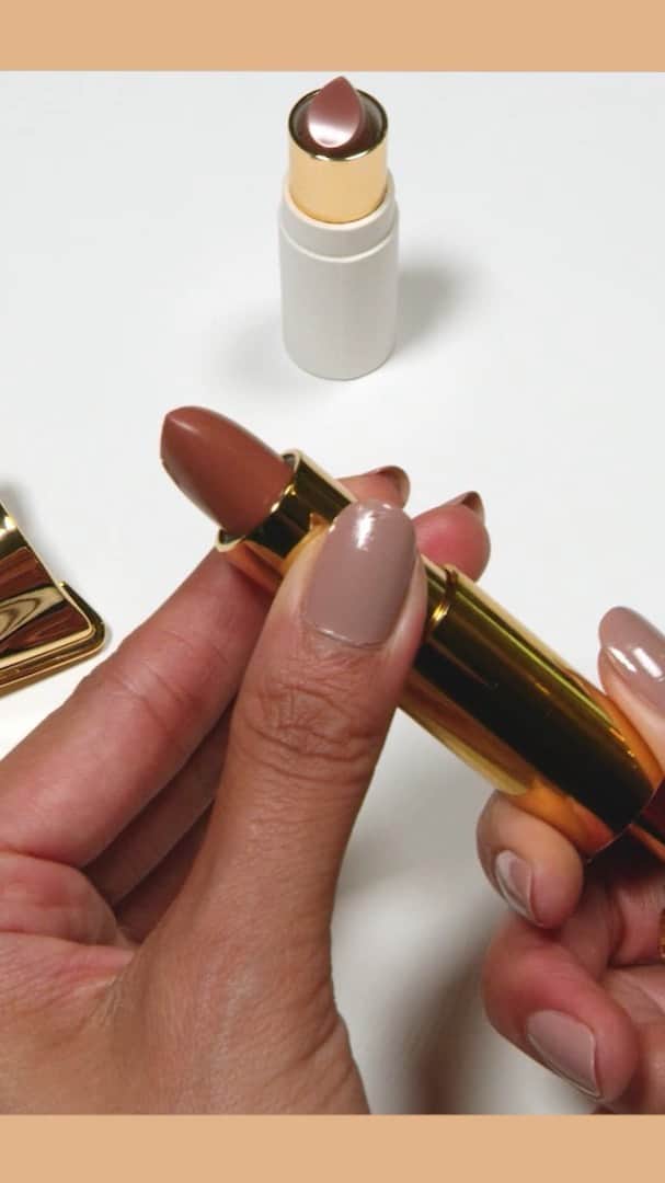 のインスタグラム：「Subtle. Chic. Effortless. Timeless. Like an iconic trench, crisp white jeans, or that favorite summer sandal you don’t take off until fall, Bond’s new family of versatile, nuanced neutral lip colors are designed to go with everything, and everyone. They flatter all skin tones. They suit all moods. They elevate the everyday. Lightweight second skin coverage provides luxurious, confident color in just one swipe. They are effortlessly elegant, like the women who wear them.  Bond No 9 has always celebrated the spirit, style and individuality of New York and its most iconic neighborhoods. “At Bond we have seasonal fragrances—from Sag Harbor to Shelter Island, Montauk and Jones Beach for the summer months. It’s in that same spirit that we have created these lip colors,” says founder and president, Laurice Rahmé. “Summer in the city is for walking and being outside, experiencing New York’s most charming neighborhoods and parks,” says Rahmé. From Hudson Yards to the Highline, Gramercy Park to Greenwich Village, Central Park to Madison Square Park, the six new shades in The Neutrals family pay homage to the city’s beloved neighborhoods and green spaces we most enjoy when the sun comes out. As for the shades themselves, says Rahmé, “Everything we’re wearing now is lighter—from our wardrobe, to our lipstick.” Made in New York with the uncompromising quality that is the signature of Bond. Choose one signature shade, or create a wardrobe of new staples with all six.」