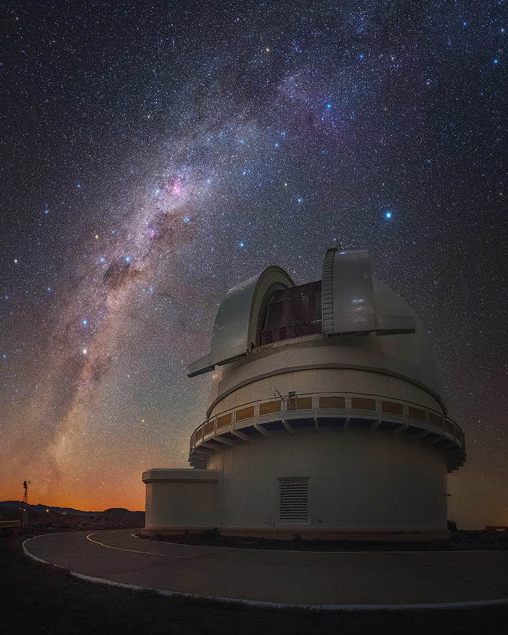 TED Talksさんのインスタグラム写真 - (TED TalksInstagram)「This is the du Pont, a two-and-a-half meter telescope at the Las Campanas Observatory in Chile. It’s one of two big telescopes that are being used by the Sloan Digital Sky Survey (SDSS) to image millions of stars, black holes and galaxies in unprecedented detail. The SDSS is led by astrophysicist Juna Kollmeier, and she’s on a mission to create the most detailed 3D maps of the universe ever made. Learn how you can get involved and help explore the cosmos at go.ted.com/junakollmeier.  Photo courtesy of Juna Kollmeier」8月7日 0時19分 - ted
