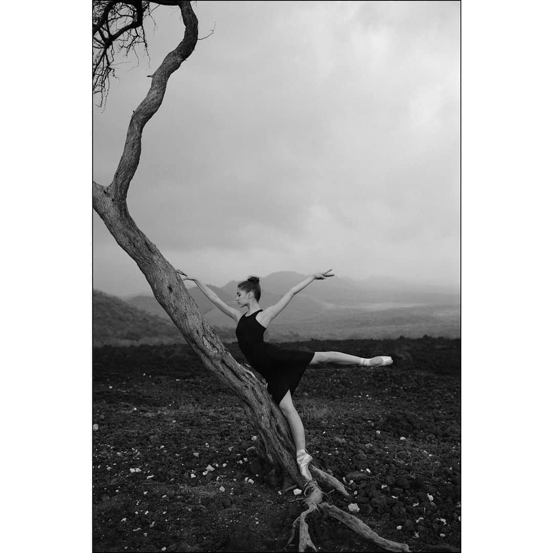 ballerina projectさんのインスタグラム写真 - (ballerina projectInstagram)「Here is a collection of images from Maui and the Big Island. During the creation of these images we experienced many beautiful sunrises and sunsets. #ballerinas - @zarstah & @cassiepearlt #maui #bigisland #hawaii #haleakala #sunrise #sunset #ballet #dance #zarinastahnke #cassietrenary #ballerinaproject #ballerinaproject_  The Ballerina Project book is now available for pre-order on Amazon. Link is located in our Instagram profile. #ballerinaprojectbook」8月7日 0時22分 - ballerinaproject_