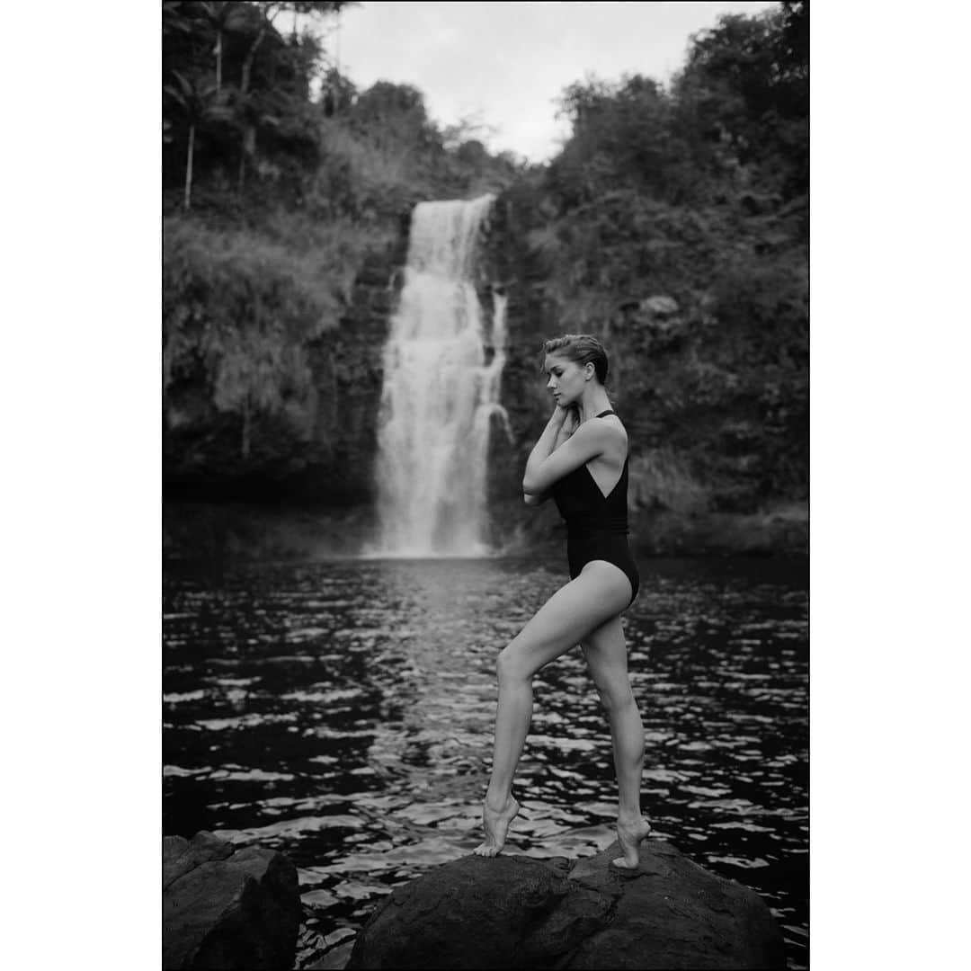 ballerina projectさんのインスタグラム写真 - (ballerina projectInstagram)「Here is a collection of images from Maui and the Big Island. During the creation of these images we experienced many beautiful sunrises and sunsets. #ballerinas - @zarstah & @cassiepearlt #maui #bigisland #hawaii #haleakala #sunrise #sunset #ballet #dance #zarinastahnke #cassietrenary #ballerinaproject #ballerinaproject_  The Ballerina Project book is now available for pre-order on Amazon. Link is located in our Instagram profile. #ballerinaprojectbook」8月7日 0時22分 - ballerinaproject_