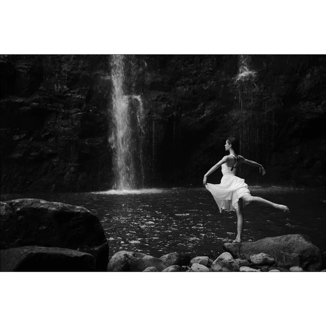 ballerina projectさんのインスタグラム写真 - (ballerina projectInstagram)「Here is a collection of images from Maui and the Big Island. During the creation of these images we experienced many beautiful sunrises and sunsets. #ballerinas - @zarstah & @cassiepearlt #maui #bigisland #hawaii #haleakala #sunrise #sunset #ballet #dance #zarinastahnke #cassietrenary #ballerinaproject #ballerinaproject_  The Ballerina Project book is now available for pre-order on Amazon. Link is located in our Instagram profile. #ballerinaprojectbook」8月7日 0時22分 - ballerinaproject_