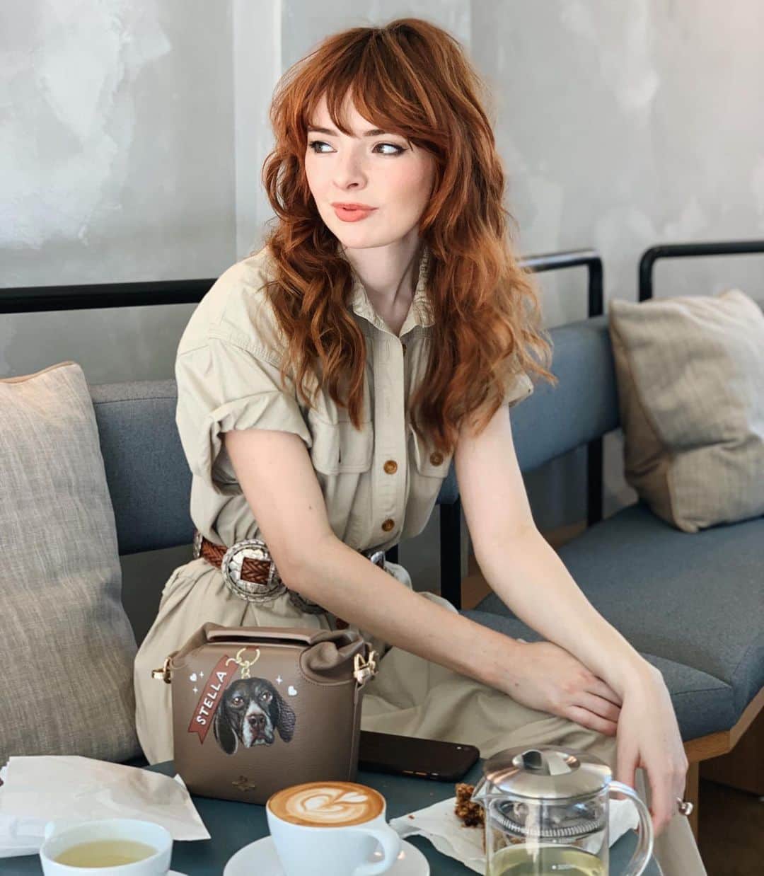 ジェーン・アルドリッジさんのインスタグラム写真 - (ジェーン・アルドリッジInstagram)「This bag is one of the most touching and special gifts I have ever recieved. We lost our beloved dog Stella three months ago and were just devastated. I was so touched when @catto.catto reached out during our time of grief to offer to make us a special hand painted commemorative bag in Stella’s memory. You can see the beautiful result here. We are so deeply grateful to have this beautiful memento of Stella, it makes it feel like a piece of her is still here with us. To Efsun from @artofcatto thank you from the bottom of our hearts. This bag means the world to me and Jeff. ❤️❤️❤️」8月7日 0時26分 - seaofshoes