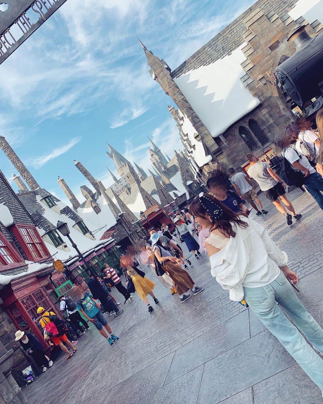 のインスタグラム：「この前、 久しぶりにUSJ🌍💕 . . ハリーポッターのところ 毎回行くけど 毎回点検してる🤭 また乗れなかった🤭 . . #引地裕美 #モデル #rq #レースクイーン #usj #スヌーピー」