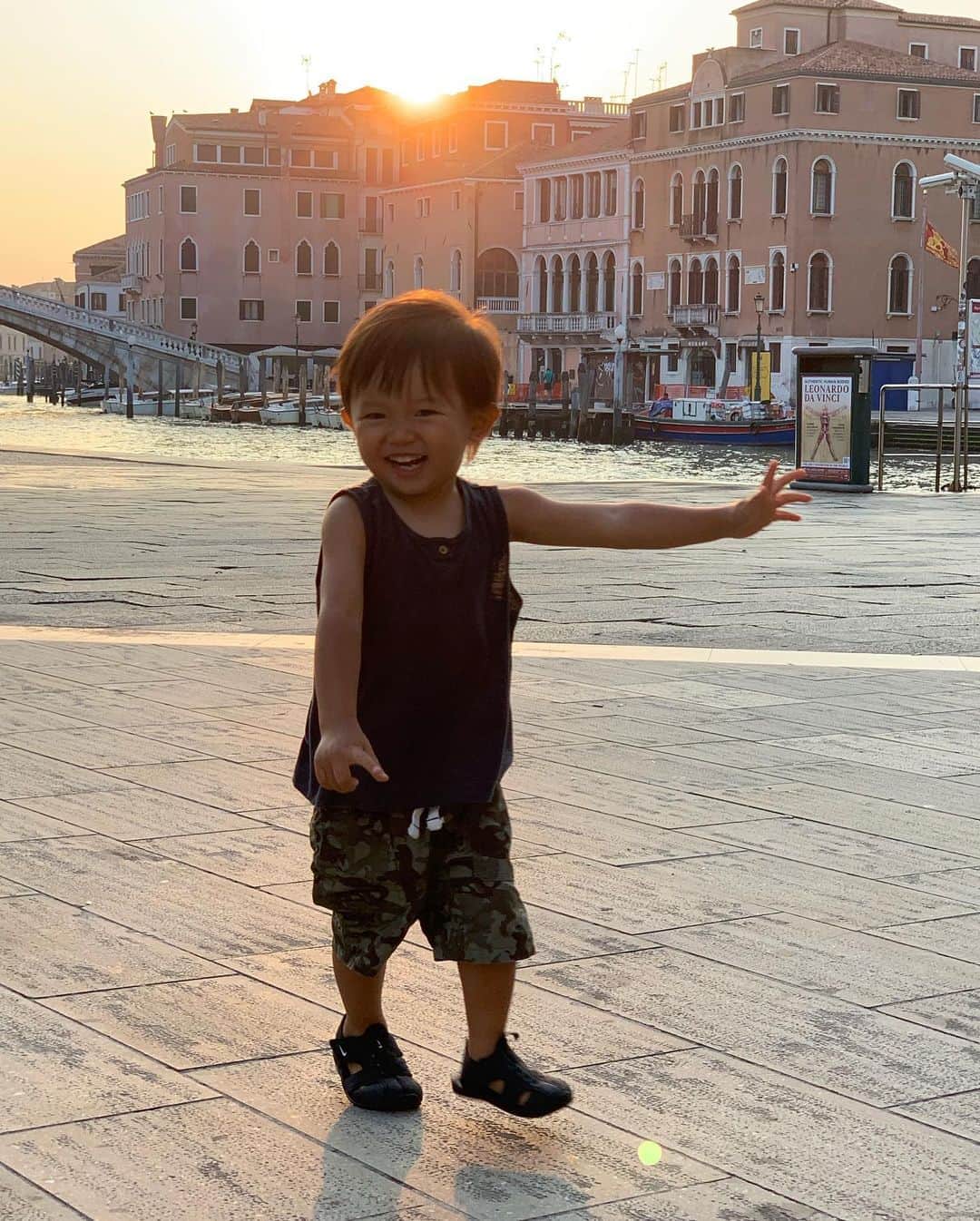 DaisukeNさんのインスタグラム写真 - (DaisukeNInstagram)「👦🏼🌅🇮🇹 . . #venezia #veniceitaly #sunrise #son #kids #italy」8月6日 15時35分 - da7suke