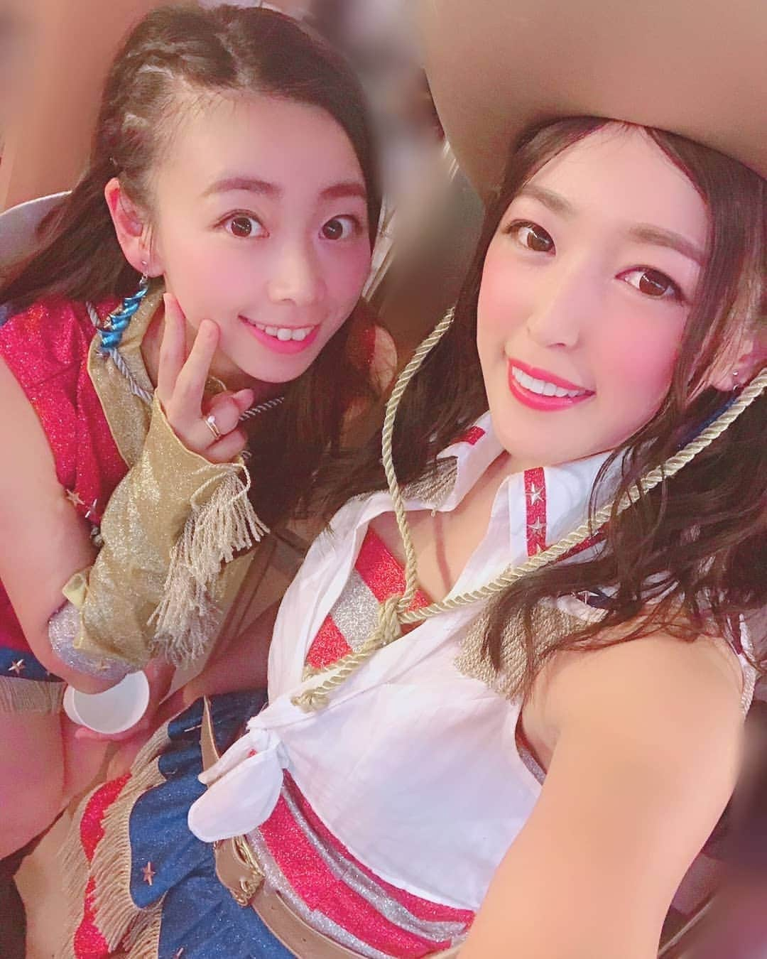 畠山智妃さんのインスタグラム写真 - (畠山智妃Instagram)「SDN48公演★参加曲&衣装❤  一枚目🎤誘惑のガーター🎤 穐田和恵・芹那・戸島花 での、お披露目💕  誘惑のガーター公演の中の『誘惑のガーター』という曲…大事な曲ですね。  セクシーで妖艶で哀愁漂う名曲✨  この曲を踊るのまみたんも観たかったけど、こちらも芹ちゃんがしっかり魅せてくれましたね🤗 カズのセクシーさも、花ちゃんの哀愁の漂わせ方もハイレベルだょ💕(笑) 今回の三人での披露も貴重で素敵でした✨  二枚目🎤Im’sure🎤 ｷﾀ━━━━(ﾟ∀ﾟ)━━━━!! ｷﾀ━━━━(ﾟ∀ﾟ)━━━━!! ｷﾀ━━━━(ﾟ∀ﾟ)━━━━!! 元祖です!!まさかのかな&みさ💕 人数の多いこのグループでの2人ユニット。かなにゃんがいなくなってしまってから(本人は脱走兵だととても謝ってきてくれますが、こちらはなんもなんもでございます。)色んなメンバーがこの曲を担当しましたね。  楽曲から振付から衣装が同じでも歌う人が違うと全く違うものになる。 それぞれの良さを楽しんできましたが、 この日ばかりは元祖の2人シュアが観られてテンションあがりましたね🤗  三枚目🎤オールイン🎤 この曲は他の曲とまた雰囲気が違い、クールでカッコいい楽曲なので、衣装もキマってるのです✨ クールなメンバーに、 礼子さんのソロパートも見物です🤗 カッコいい曲にカッコいい振付だから、裏でこっそり踊って楽しんでたのが懐かしぃ😏🎵 四枚目🎤じゃじゃ馬レディ🎤 こちら、わたくし参加させていただきました💕  これまたねー、ずっとぴょんぴょん飛んでて、けっこーーーーーしんど目なの😁でもね、すんごーーく可愛い曲で可愛い衣装なの❤  今回のメンバーは、 わたしの他に、 悠、まちこちゃん、あいみん、ゆかぽ、お尻ちゃん☺  一期生の公演で一緒に踊っていたのは、 大堀さん、芹那、シンディ、悠、まさみん。 …個性豊かなメンバーです🤔🤔(笑) “じゃじゃ馬レディ”ですね✨  どのユニット曲も、 それぞれにキャラもハマってたりして そんなとこも見所でした❤  #sdn48 #じゃじゃ馬レディ #集合写真 #は、次に載せよう」8月6日 15時40分 - chaki_wooper