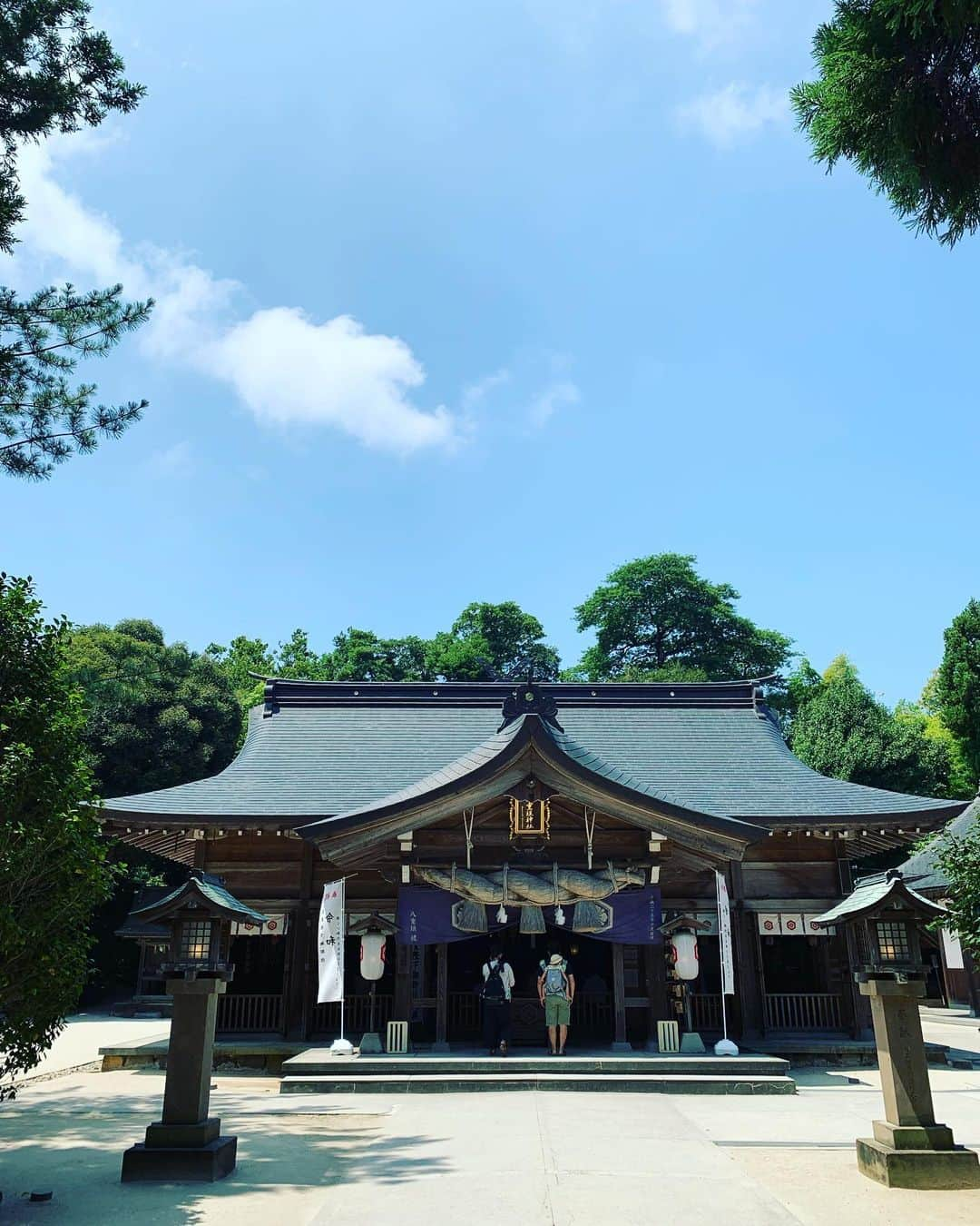 出雲阿国さんのインスタグラム写真 - (出雲阿国Instagram)「八重垣神社さんに 色々なことを ご報告して、頑張りますって 宣言して 東京へ戻ります。  家族のことや 身体のことや お仕事のことや 自分の目標など 色々迷うことはあるかもしれないけど  毎回純度の高い 綺麗な心で、綺麗な目線で 物事に真摯に取り組んでいけたら 良いなぁ。  真っ直ぐに 行きます！！ #八重垣神社 #開運ずもトラベル #パワースポット #出雲阿国 #島根県松江市」8月6日 15時46分 - izumonookuni