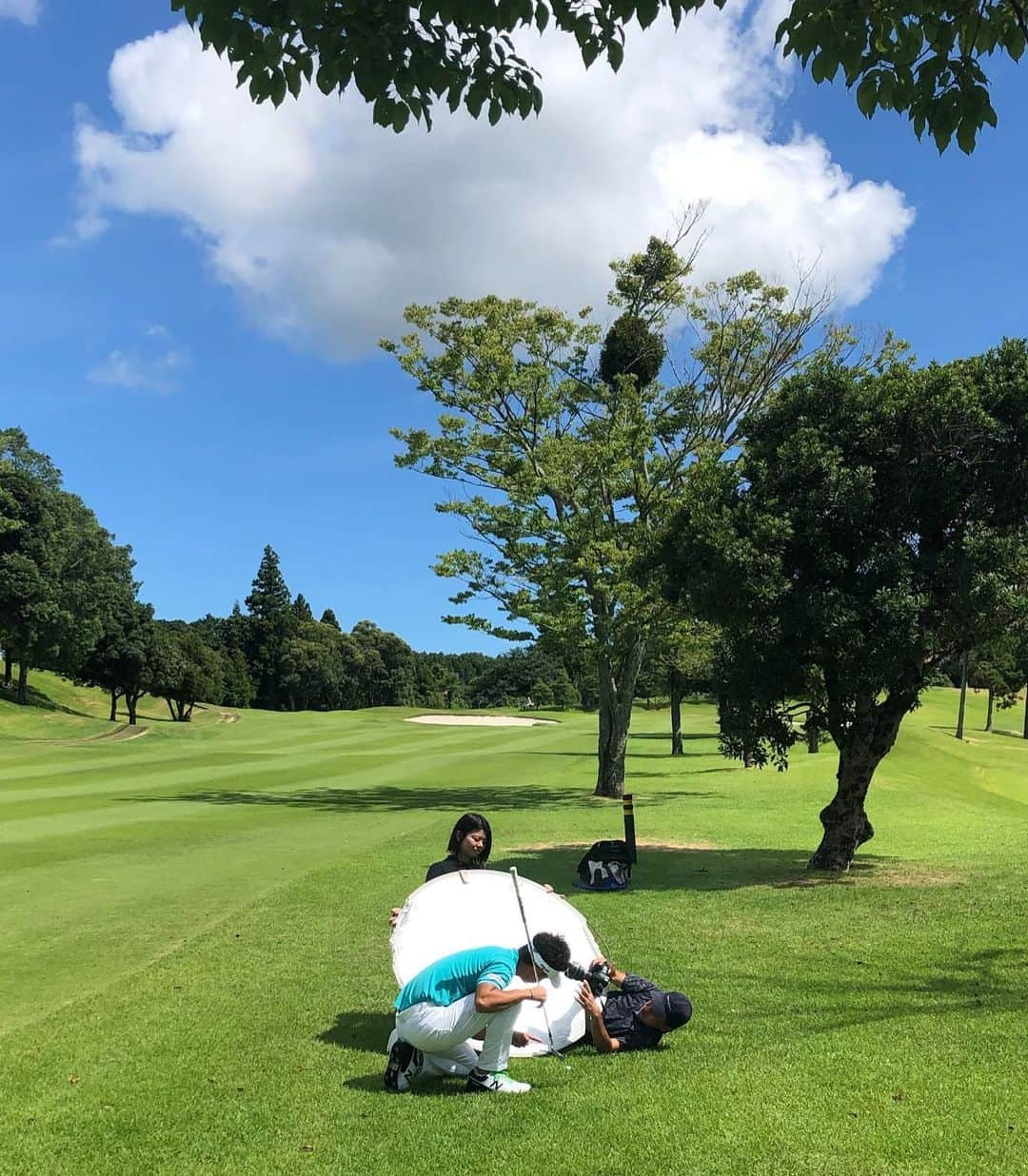 高柳直人 のインスタグラム：「週刊ゴルフダイジェスト取材〜 8月19日発売 ・ ・ #golf #ゴルフ #progolfer #プロゴルファー #ping #titleist #newbalancegolf #newbalancejapan #newbalance #999.9 #9999feelsun #corum #power_plate #teamserizawa #jgto #jgtoゴルフファンプロジェクト #jgtoプロジェクトメンバー #週刊ゴルフダイジェスト」