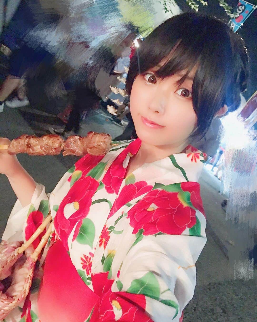 くろねこさんのインスタグラム写真 - (くろねこInstagram)「花(火)より団子(お肉とお酒)！ #selfie #yukata #浴衣 #夏 #japanesegirl #japan #和服 #和服👘 #なつまつり #夏祭り」8月6日 15時51分 - kuronekoshi_nya