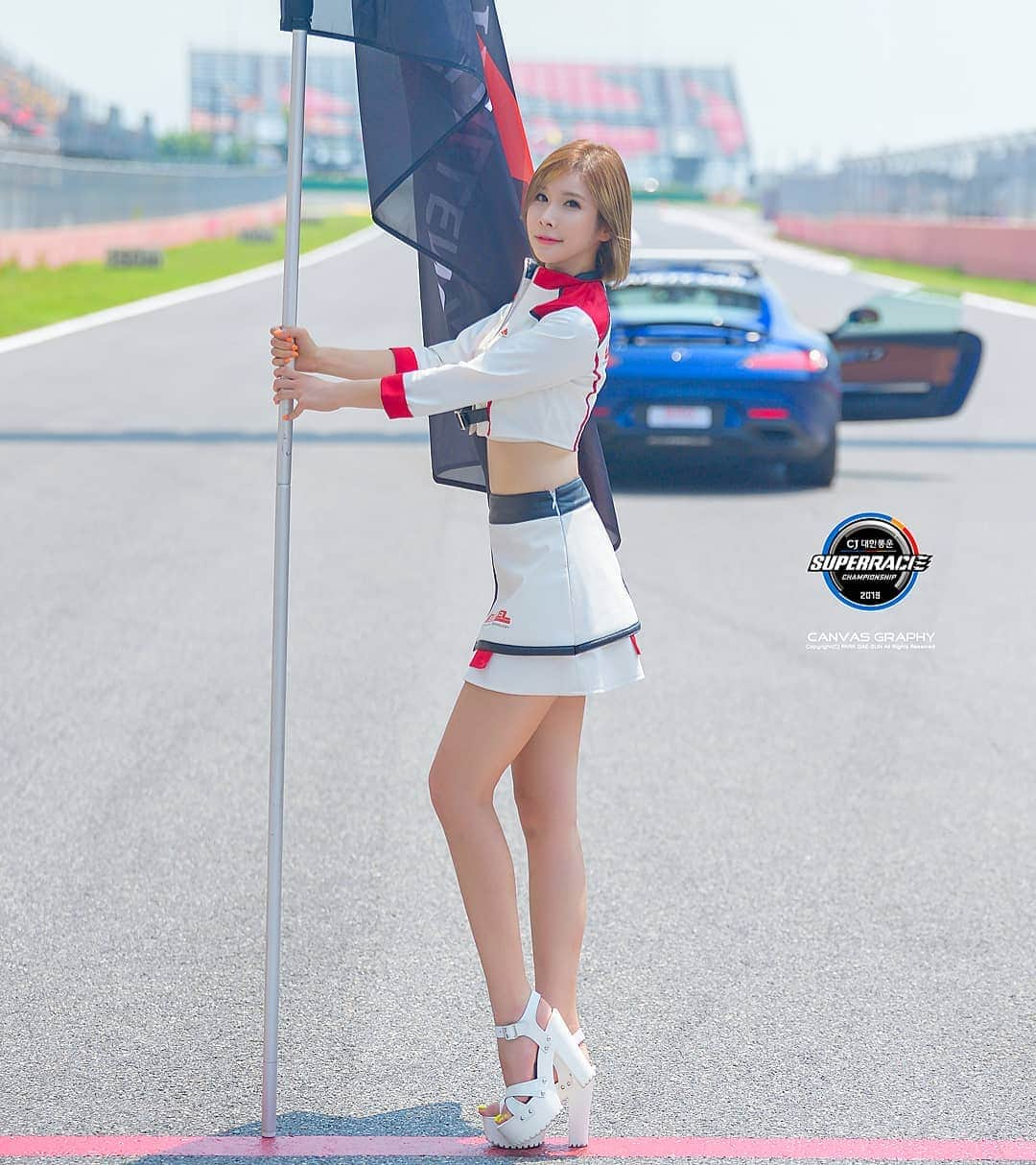 캔바스さんのインスタグラム写真 - (캔바스Instagram)「. 신인이신가봐요~ 처음 뵈어요 🖐 . . -ASIA MOTORSPORTS CARNIVAL 블랑팡 GT 월드 챌린지 아시아  Photo & Edit : 캔바스 @canvas_graphy @canvas_mono __________________________________________  캔바스의 모든 사진은 무단 사용을 불허합니다. Copyright (c) CANVAS All Rights Reserved. __________________________________________  #캔바스 #캔바스그라피 #주나 #SUPERRACE #슈퍼레이스 #CJ슈퍼레이스 #자동차레이스 #카레이싱 #모터스포츠 #슈퍼레이스5라운드 #영암 #코리아인터내셔널서킷 #KIC #페스티벌 #축제 #블랑팡 #GT #람보르기니 #포르쉐 #페라리 #아우디 #메르세데스 #AMG #아시아모터스포츠카니발」8月6日 16時04分 - canvas_graphy