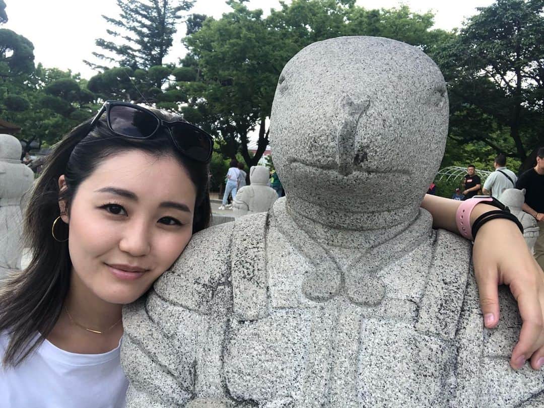 佐藤仁美のインスタグラム：「🐍💞 ぺろん😋  #Korea #twins  #巳年の女」