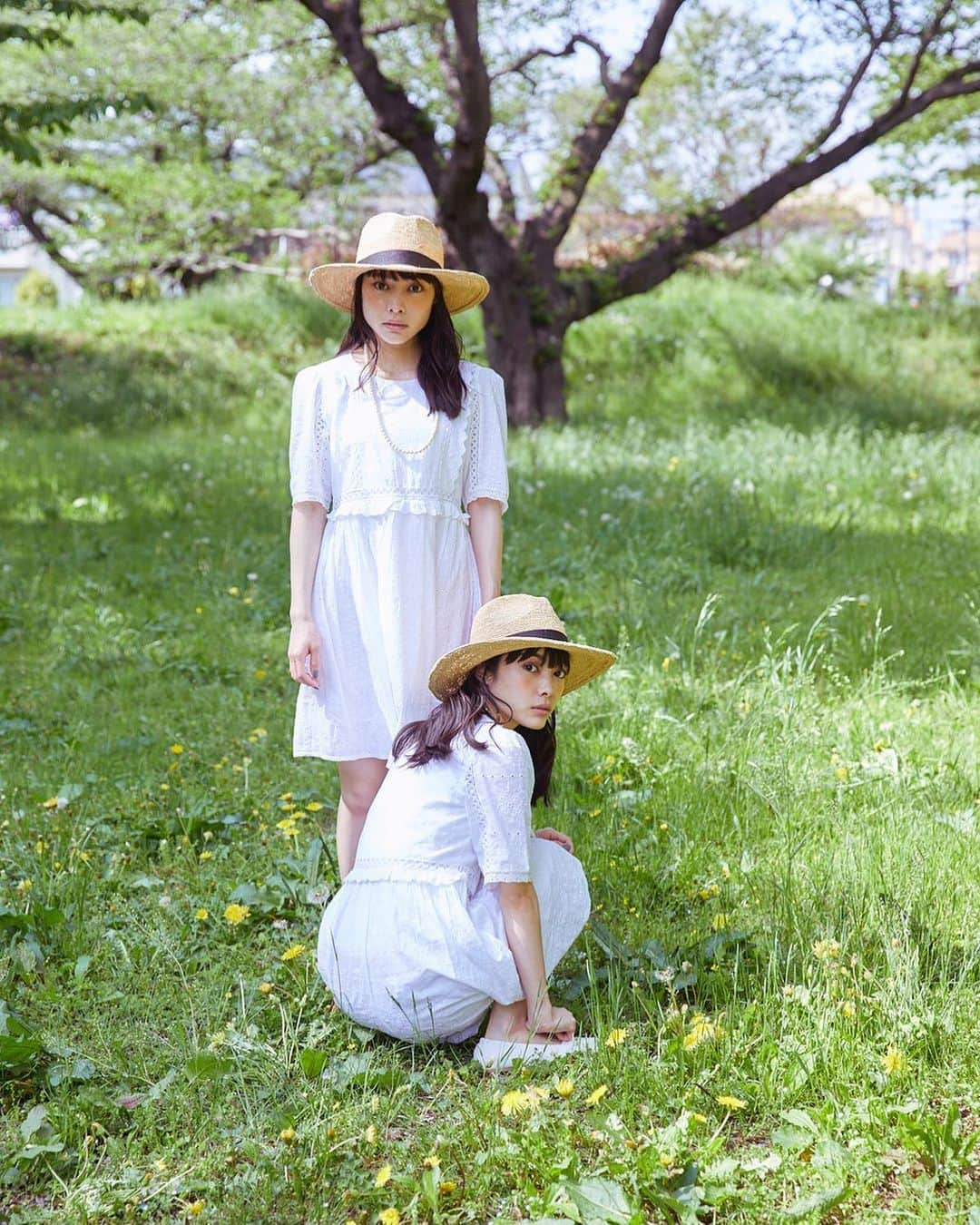 MIOさんのインスタグラム写真 - (MIOInstagram)「. 8月🌻🍉 夏っぽいこと、何しようかな〜 . . . #ポートレート#作品撮り#ヘアメイク #メイクアップ#麦わら帽子#双子 #双子モデル#カメラ好き#写真好き#hairmake#makeup#portrait#hairstyle #photography#photographer#MIOYAE」8月6日 16時19分 - mio_abp