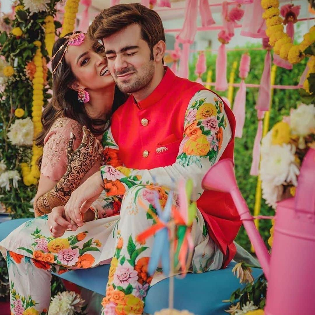 Indianstreetfashionさんのインスタグラム写真 - (IndianstreetfashionInstagram)「Florals? On grooms ? GROUNDBREAKING 😏 definitely very greedy about this look ! Boys take notes . #indianstreetfashion @indianstreetfashion #indianwedding  #wedding #weddingsofinstagram #instawedding  #indianwedding #groomsofindia  #groomsofinstagram #indiangroom  #weddinglook  #grooms  #groomstyle  #weddingtrend #trend #trending  #weddinginspo #weddingplanner #weddingblogger #weddingplanner #destinationwedding #weddingchoreography #sangeetperformance #kalgi  #couture #weddingshopping #weddingseason #groomsmenstyle  #mensfashion #mensstyle #mensstyleguide #dressedup @sabyasachiofficial」8月6日 16時32分 - indianstreetfashion