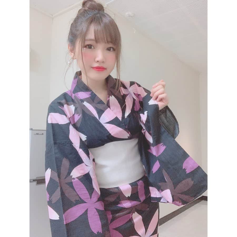 Riicoのインスタグラム：「夏〜大好きな浴衣〜👘❤️ あとは、、ひまわりに会いたいなっ🌻❤︎ (2枚目めっちゃ笑顔。笑) #浴衣 #夏 #summer」