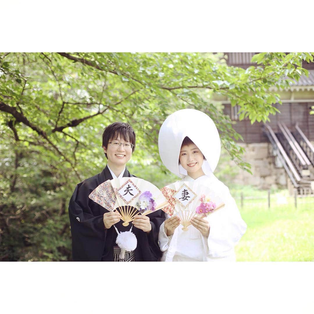 のインスタグラム：「・ 白無垢は、やっぱりかつら(綿帽子)姿での撮影が人気です☺️✨ ・ 10月の増税前に撮影してみませんか📸⁇ ・ 今現在、8/23(金)の撮影がご案内可能ですよ〜🙋🎶 ・ まずはお問い合わせお待ちしておりますね😄 ☎️0120-898-411 ・ so-sha.co.jp/bridal #結婚式 #家族婚 #結婚準備 #式場探し #大人婚 #wedding #ウェディング #bridal #ナチュラルウェディング #前撮り #ウェディングフォト #photo #結婚写真 #ハートのある写真 #weddingphotography #weddingdress #和装 #marryxoxo #love #like4like  #広島 #広島カープ #花嫁 #プレ花嫁 #日本中のプレ花嫁さんと繋がりたい #卒花 #dressy花嫁 #プラコレ #シュテルン #綿帽子」
