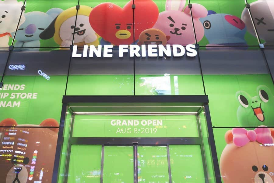 LINE FRIENDSさんのインスタグラム写真 - (LINE FRIENDSInstagram)「🗓 D-2 Almost done!  Filled with joy and creativity, #LINEFRIENDSGANGNAM . 🌐Store info - Link in Bio 📍Location - 437, Gangnam-Daero, Seocho-Gu, Seoul  #August8 #TakeMeToGangnam #MeetInGangnam #LINEFRIENDSSTORE #BROWN #CONY #SALLY #CHOCO #LINEFRIENDS」8月6日 16時52分 - linefriends